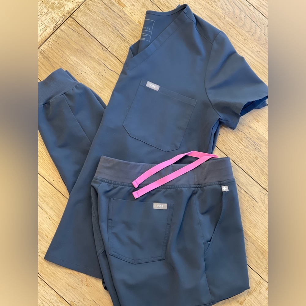 FIGS (set) Catarina top & Zamora joggers, Night Sky, EUC worn a few times sz S